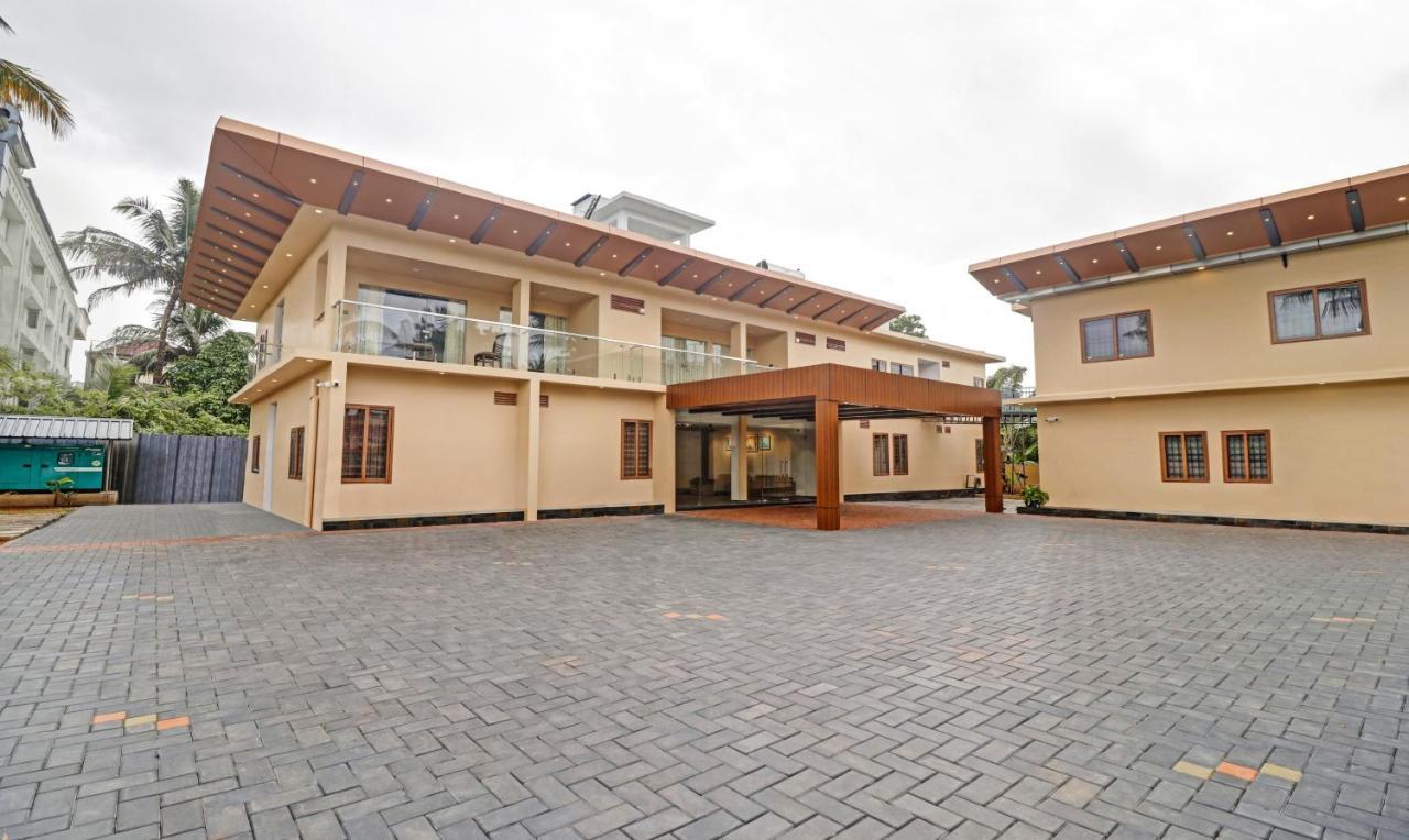 Treebo Grand Vistara Airport Suites Kochi Dış mekan fotoğraf